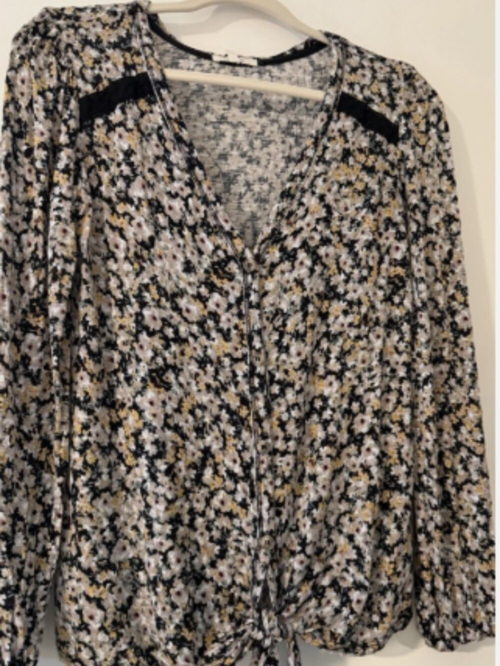 Maurices Womens Black/White/Yellow Floral V-Neck Tie Front Blouse XS